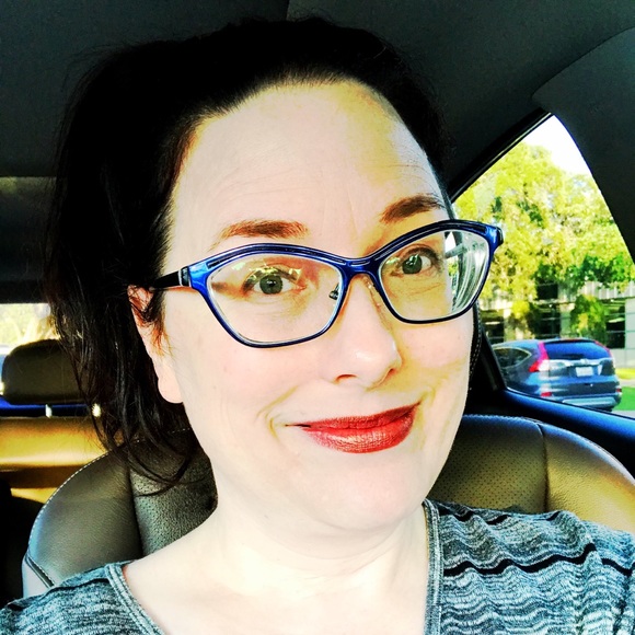 Meet your Posher, Lisa - Picture 3 of 3